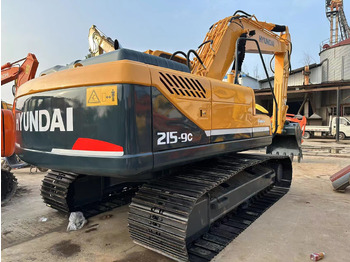 Pelle sur chenille HYUNDAI R215