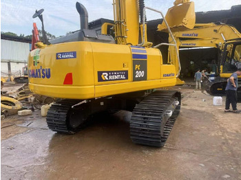 Pelle sur chenille KOMATSU PC200-8