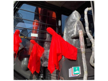 Pelle sur chenille 2022 Hitachi EX200: photos 4
