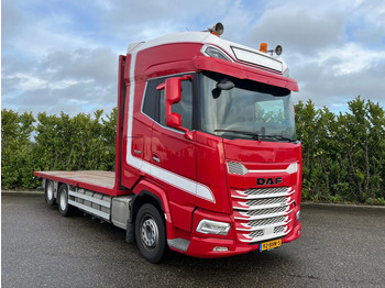 Camion plateau DAF XG+ 530
