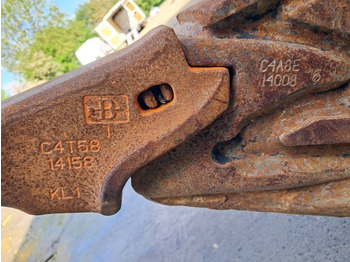 Accessoire pour Engins de chantier Rippertooth OQ80: photos 2 Accessoire pour Engins de chantier Rippertooth OQ80: photos 2