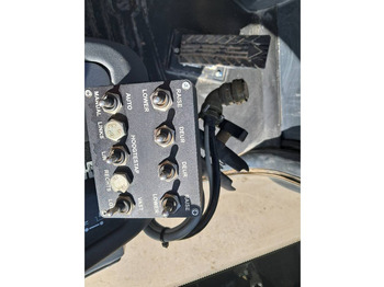 Chargeuse sur pneus Komatsu WA100M-8: photos 5