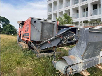 ARJES IMPAKTOR 250 EVO + crible embarqué — crédit-bail ARJES IMPAKTOR 250 EVO + crible embarqué: photos 5