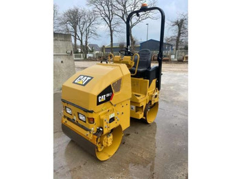 Rouleau compresseur CATERPILLAR