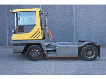 Tracteur portuaire TERBERG