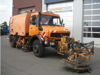 Balayeuse de voirie Unimog U 2400 (437/41) 4x4: photos 1