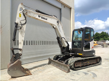 Pelle sur chenille BOBCAT E80