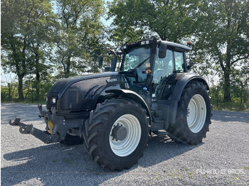 Tracteur agricole VALTRA T213