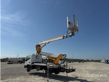 Camion avec nacelle 2011 Nissan Cabstar 35 - 11 2011 Multitel Pagliero MX250EX ... Bucket Truck: photos 3