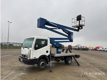 Camion avec nacelle NISSAN