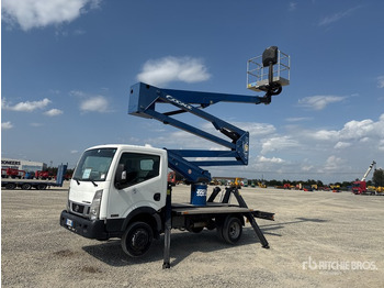Camion avec nacelle NISSAN