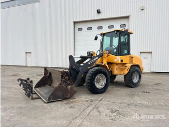 Chargeuse sur pneus VOLVO L30B