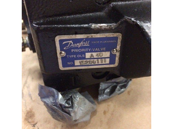 Commande de gouvernail pour Matériel de manutention Steering unit with priority valve for Still R50-16: photos 5