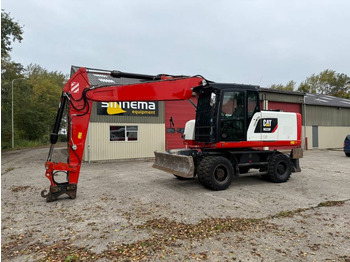 Pelle sur pneus CATERPILLAR M320F