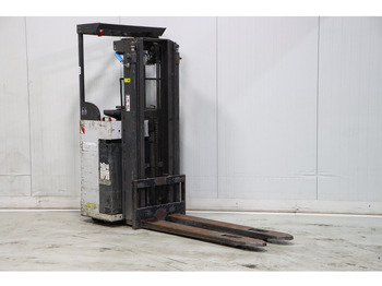 Chariot à mât rétractable NISSAN