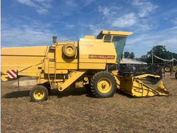 Moissonneuse-batteuse NEW HOLLAND
