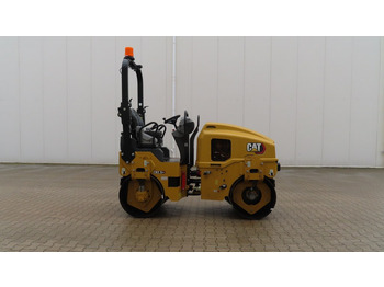 Rouleau compresseur CATERPILLAR