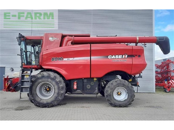Moissonneuse-batteuse CASE IH