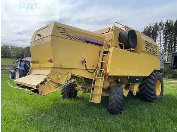 Moissonneuse-batteuse New Holland TX66: photos 3 Moissonneuse-batteuse New Holland TX66: photos 3