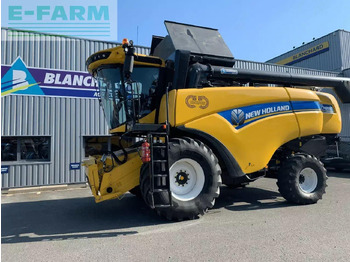Moissonneuse-batteuse NEW HOLLAND