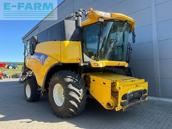Moissonneuse-batteuse NEW HOLLAND CR9070
