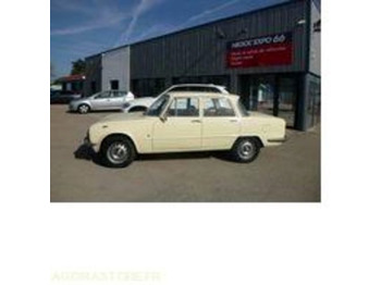 Voiture Alfa Romeo Giulia - 1976 - 92500km - COLLECTION - Livret d'origine: photos 3 Voiture Alfa Romeo Giulia - 1976 - 92500km - COLLECTION - Livret d'origine: photos 3