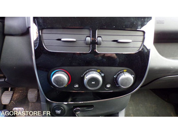 Voiture Renault Clio 4 DQ-031-CM (BP): photos 4 Voiture Renault Clio 4 DQ-031-CM (BP): photos 4