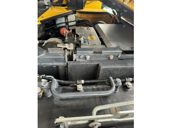 Chargeuse sur pneus KOMATSU WA 270: photos 3