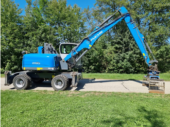 Pelle sur pneus FUCHS