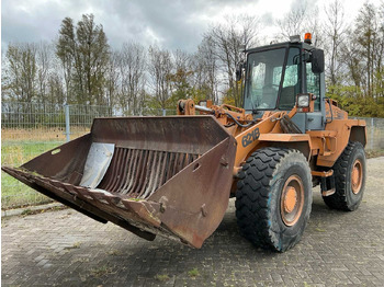 Chargeuse sur pneus CASE