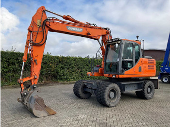 Pelle sur pneus DOOSAN DX140W-3