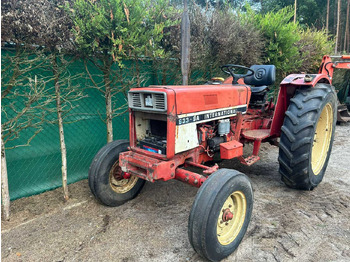 Tracteur agricole INTERNATIONAL