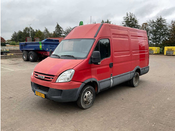 Véhicule utilitaire IVECO Daily