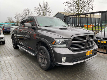 Véhicule utilitaire DODGE