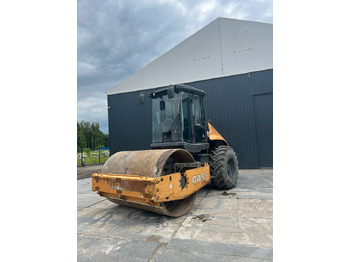 Compacteur CASE