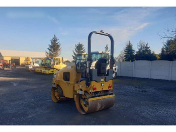 Compacteur Caterpillar CB 24B road roller: photos 4 Compacteur Caterpillar CB 24B road roller: photos 4