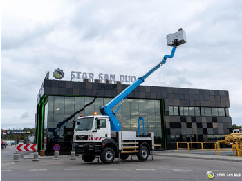 Camion avec nacelle