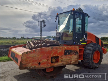 Compacteur CATERPILLAR
