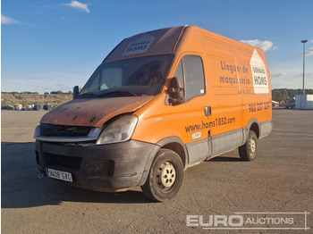 Fourgon utilitaire IVECO Daily 35s14