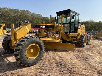 Niveleuse CATERPILLAR 140H