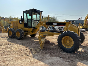 Niveleuse CATERPILLAR 140H