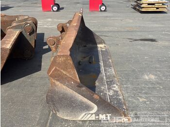 Godet 92" Loading Bucket to suit Manitou Telehandler: photos 5 Godet 92" Loading Bucket to suit Manitou Telehandler: photos 5