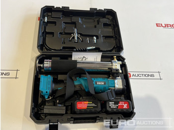 L'équipement de construction Boss 21 Volt Lithium Battery Cordless Grease Gun, 2 Batteries, Charger, Case, Shoulder Strap, Extension Pieces and Fittings: photos 2