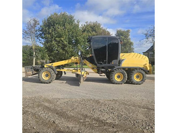 Niveleuse New Holland F 106.7A: photos 4 Niveleuse New Holland F 106.7A: photos 4