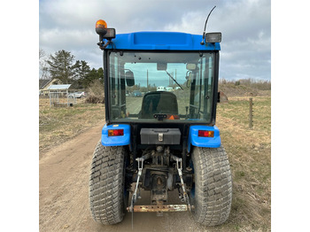 Tracteur communal New Holland TC27D: photos 5