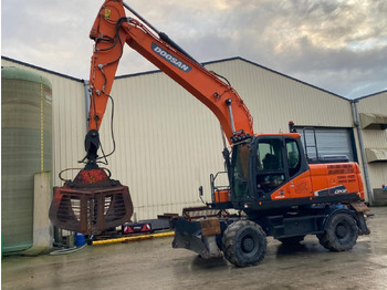 Pelle sur pneus DOOSAN DX210