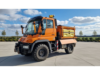 Véhicule de voirie/ Spécial UNIMOG U300
