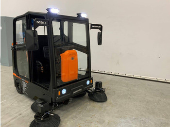 Balayeuse de voirie DAEWOO