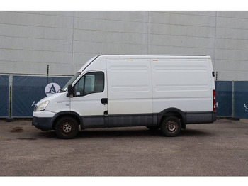 Fourgon utilitaire IVECO Daily