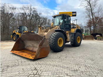 Chargeuse sur pneus CATERPILLAR 966M